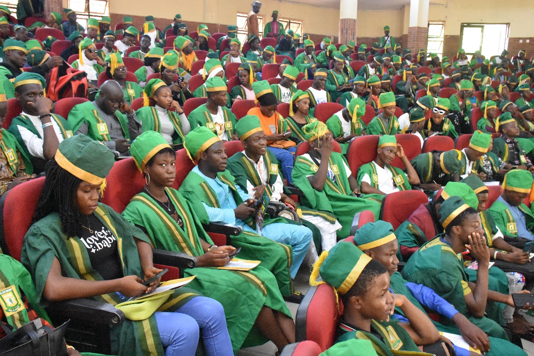 KwasuOfficial's tweet photo. Today, we formally welcomed 11,474 newly matriculated students into Kwara State University, Malete, at the 15th Matriculation Cermony.
#Matriculation
#Freshstudents
#Journeytoexcellence
#GreenUniversity https://t.co/wposdzWF5X