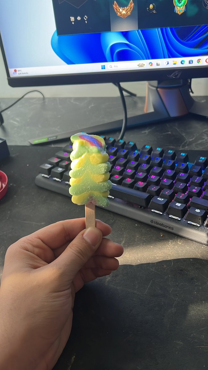 paketin içinden böyle çıktı ve biraz üzülmedim diyemem <a href="/AlgidaTurkiye/">Algida Türkiye</a>