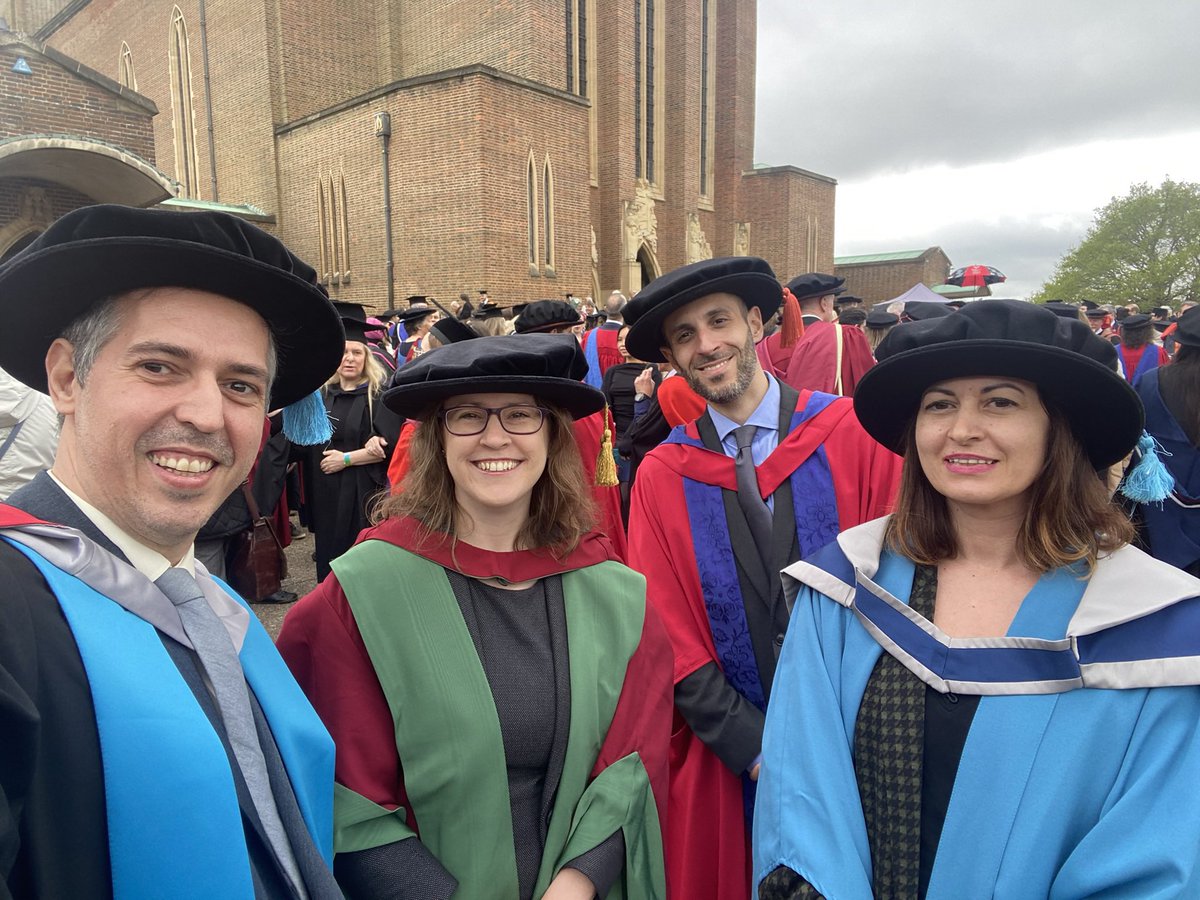 Huge congratulations to all our wonderful @SurreyPolitics postgrads who graduated this time last week! @UniOfSurrey does a brilliant job graduating super students & we’re justly proud of our alumni!