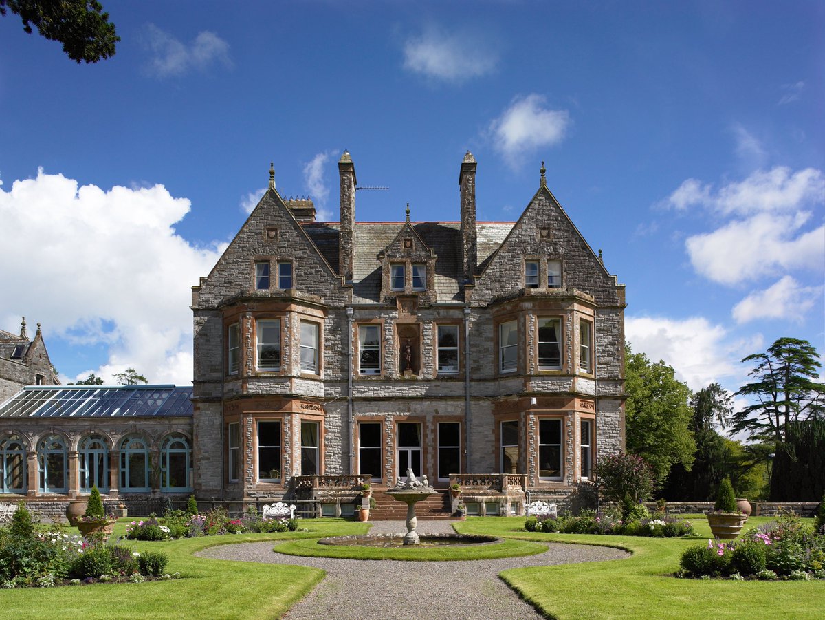 Happy International Heritage Day 🏰 🌎 Experience some of the finest heritage proprieties in our collection 📸@EnniscoeHouse 📸@Ballymaloe 📸@Barberstown 📸@Castle_Leslie #WorldHeritageDay @TourismIreland