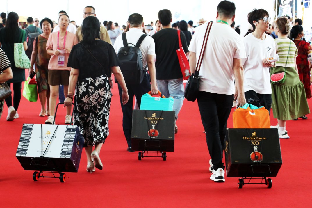 🛍️🛍️Visitors made fruitful gains on 2024 #CICPE Public Open Day during April 17-18. Let's see what they sought after!😉 #HainanExpo #Hainan #Haikou