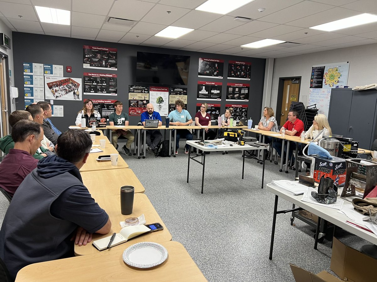 swartz_c's tweet image. USD 232 CTE STEM Advisory Council meetings are happening! Students and Business Partners provided feedback about our CTE programs. Excellent real world communication experience for our students! @USD_232 @DeSotoWildcats @mvjaguars