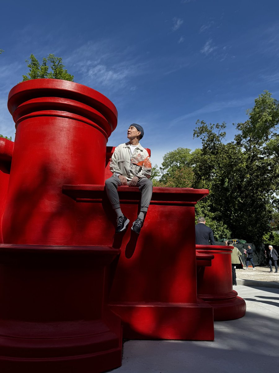 ふぅと一息。
#VeniceBiennale #AmericanPavillion #JeffreyGibson #抜ける青空