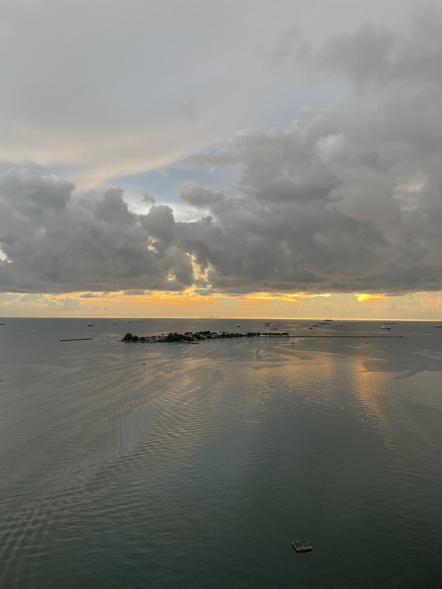 After some delay at Amsterdam due to storm, detour around a certain country in the middle east, missed connection at Jakarta and newly booked flight heavily delayed, we have finally arrived at Makassar and finally enjoying the sunset and Laelae island.