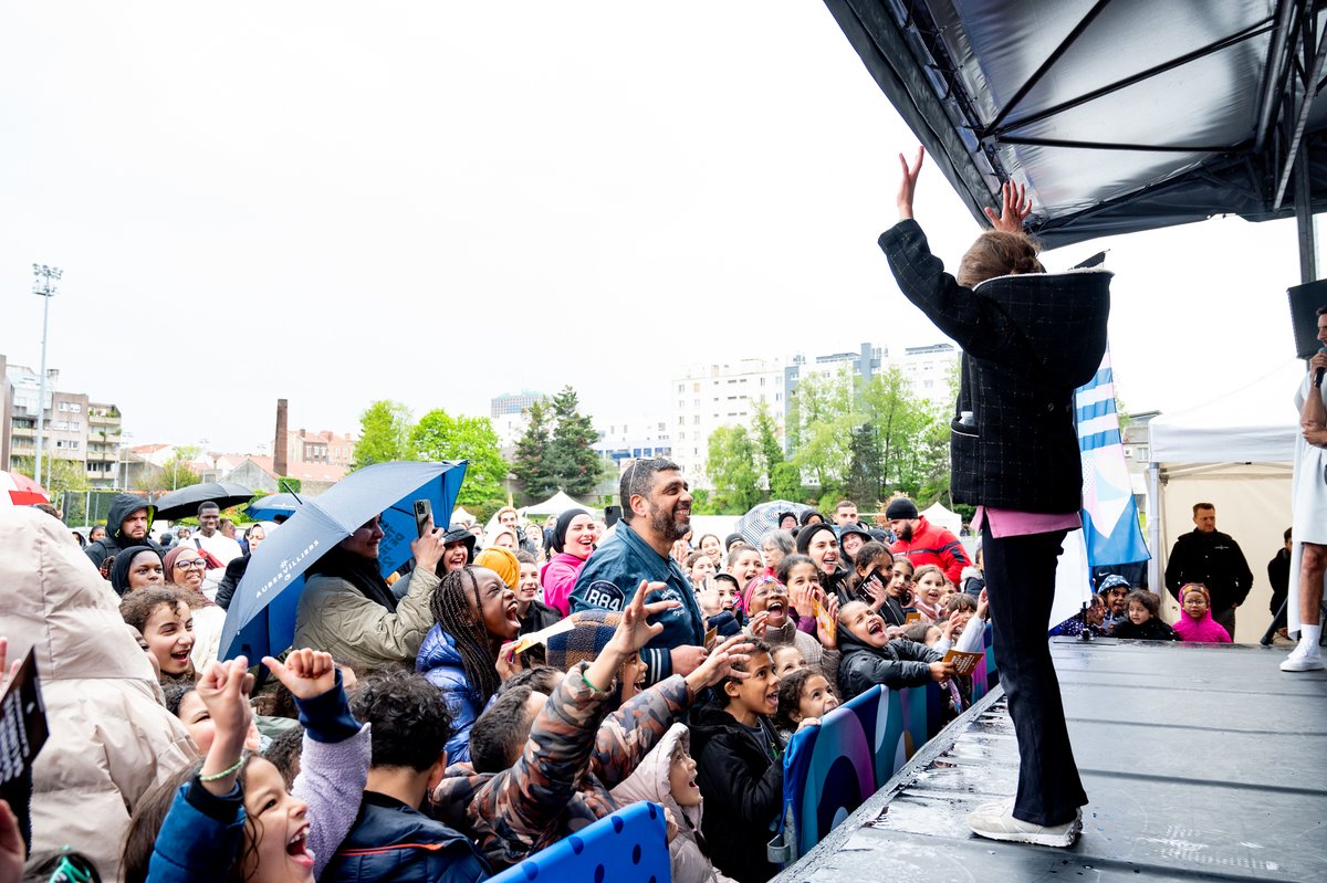 🏅 Pour fêter les J-100 avant les #JOP2024 , #Aubervilliers a organisé une journée exceptionnelle au stade André-Karman, le 17/04. @francletkarine, et de nombreux élus étaient présents. #terredechampions #TerreDeJeux2024