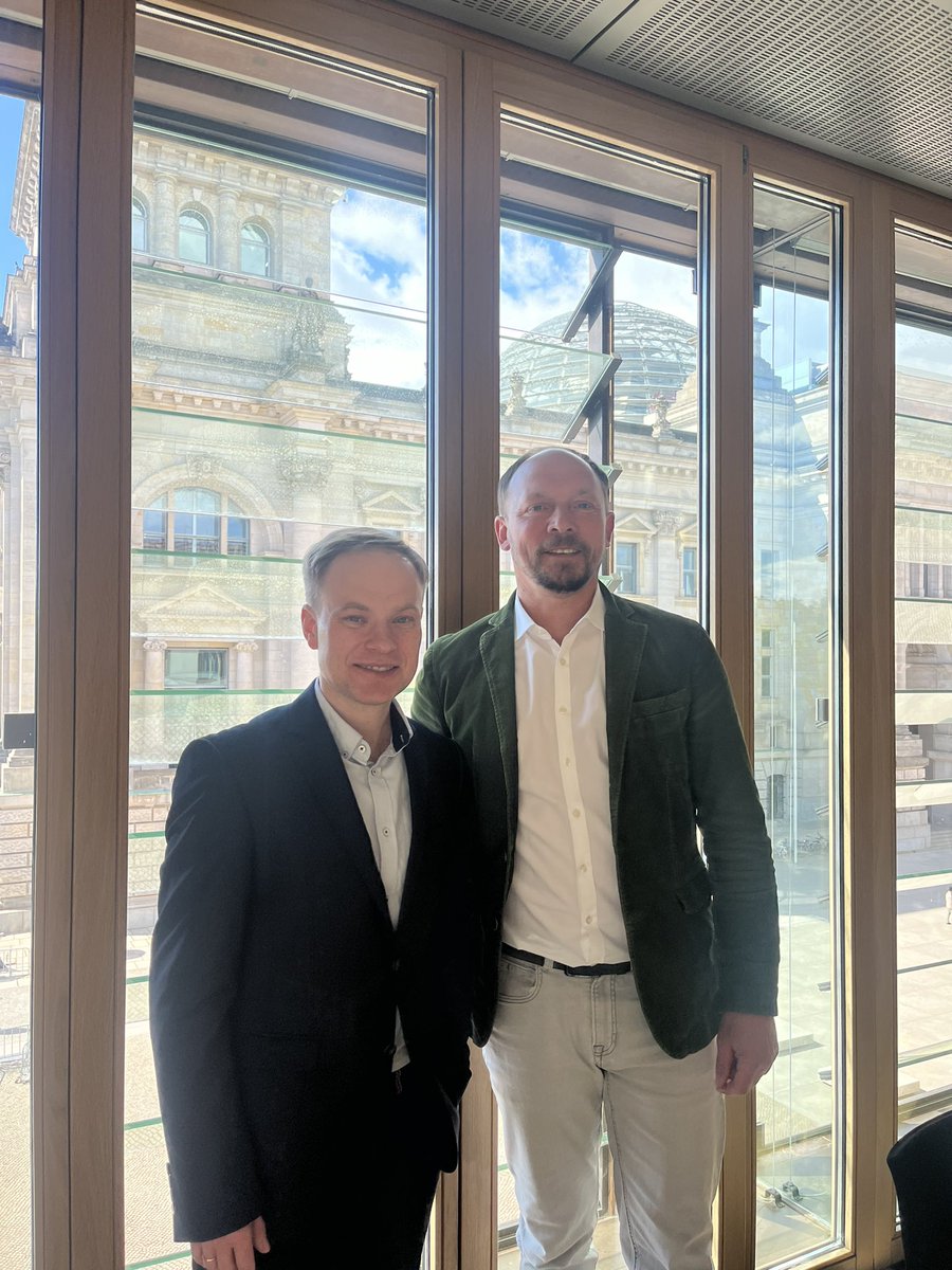 wanderwitz's tweet photo. Thank you very much for the conversation in Berlin today, dear colleague @ua_parliament @yarlyur 🇺🇦 Слава Україні! https://t.co/fcINeLQFMo