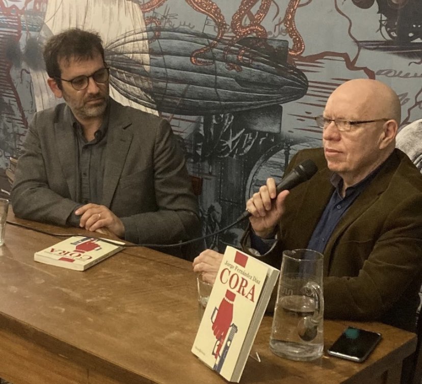 fernandezdiazok's tweet photo. A 7 semanas de su lanzamiento, ayer @PlanetaLibrosAr anunció la tercerca edición de "Cora", y lo celebramos con @GonzaloGarces5 en una hermosa librería: Verne. Gracias a Maxi Tomas, gran crítico literario, y a los lectores: fue un momento intimista e inolvidable. https://t.co/d7QkOI43o0