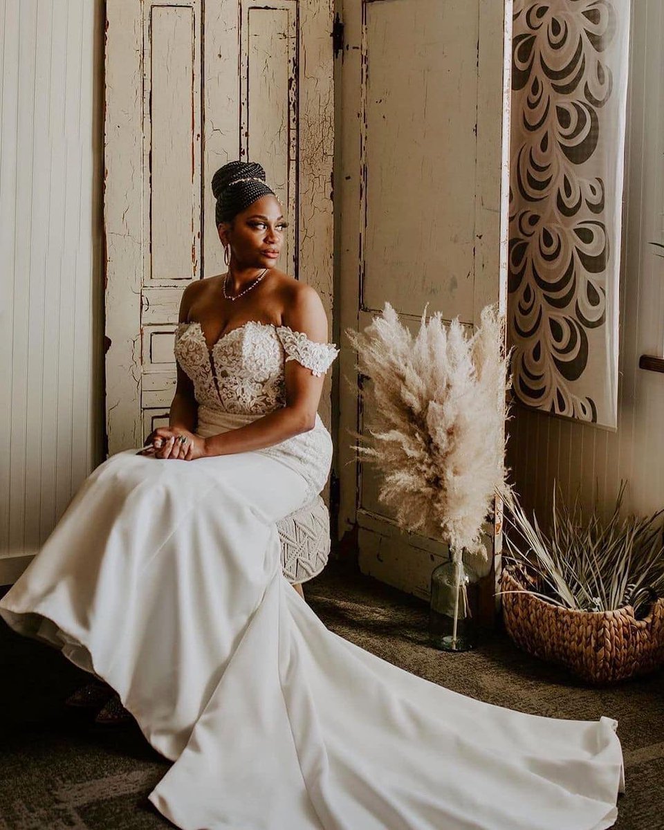 Love in the loft. 🥰

With such beautiful natural light in our Upside Loft, it’s impossible to not get gorgeous photos like these.

Images: @sarahgraybealphoto
#shineondayton #daytonwedding