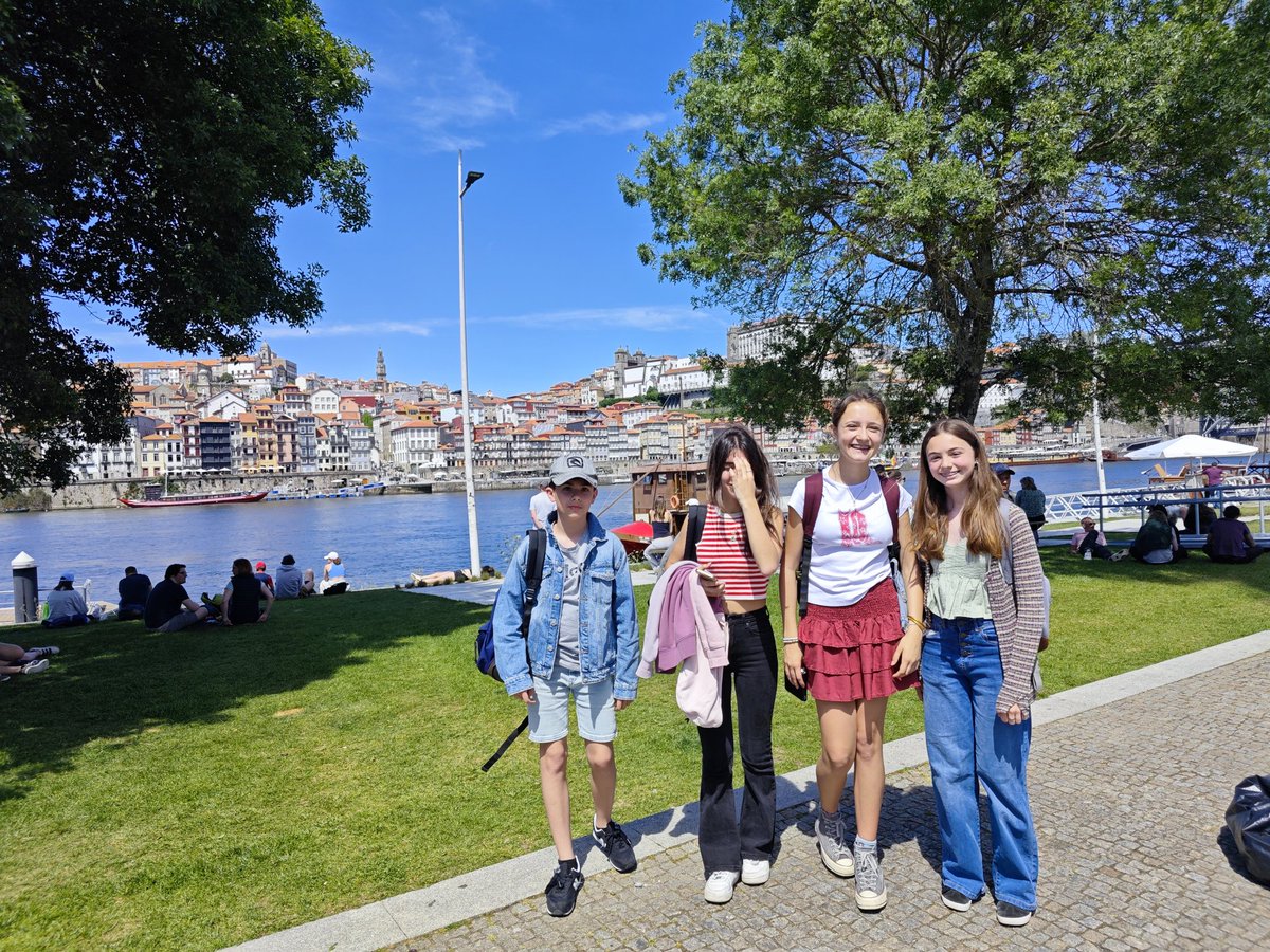 Esperando con emoción para pasar por debajo de los seis puentes @IESALFONSOVIII en #Porto recorriendo el #ríoDouro hracias a una movilidad #erasmus @sepiegob , de puente a puente!