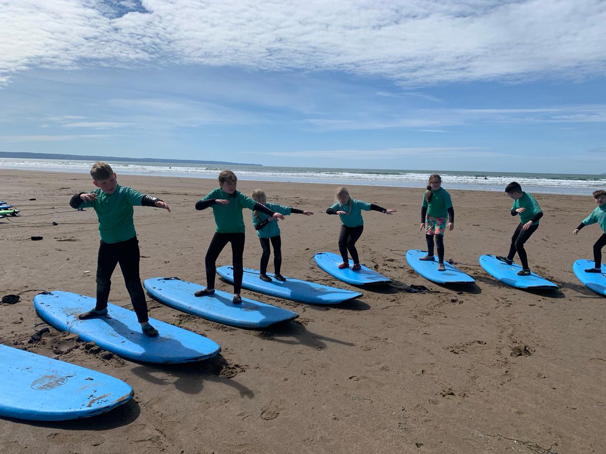 ShawleyPrimary's tweet photo. Getting ready for surfing and having fun on the beach! 🏄‍♀️ ⛱️#SCPDevon24 #WeAreLEO https://t.co/tEN5dR1HfC