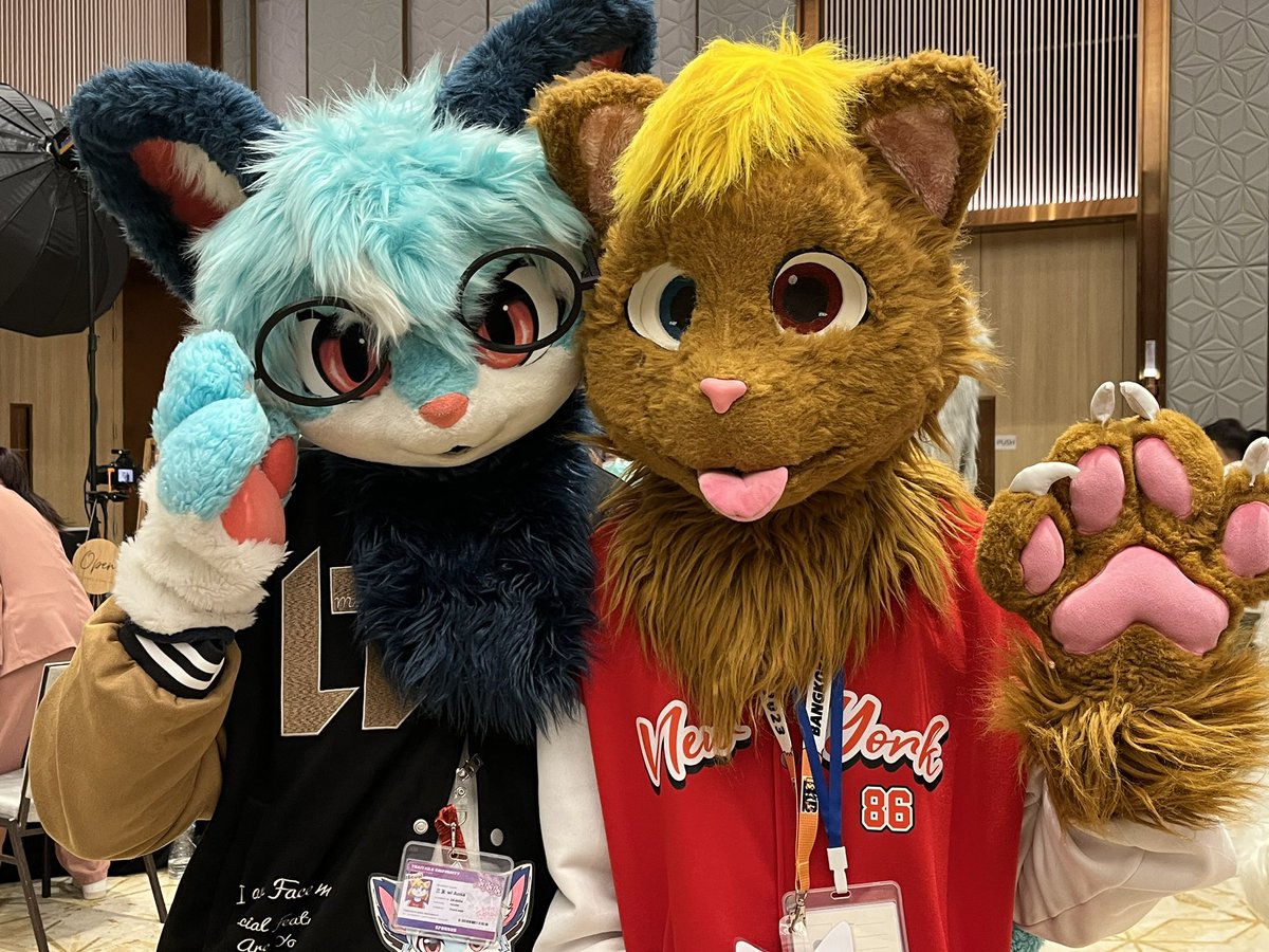 Say Hewwo~ to Professor Aosa! 💙💙

🐾 : @vincent31010 
🦊 : @ZoleDream