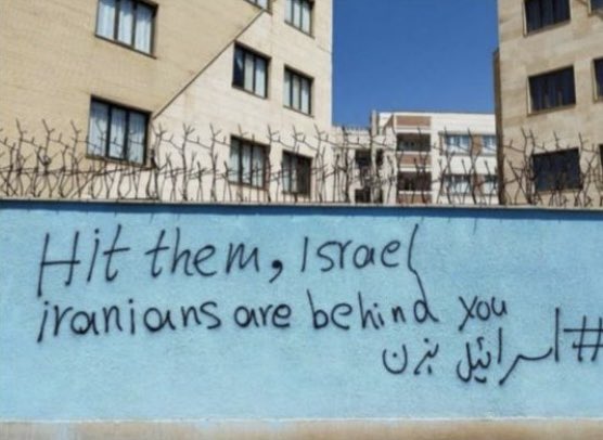 Nelle strade iraniane compaiono scritte pro Israele!