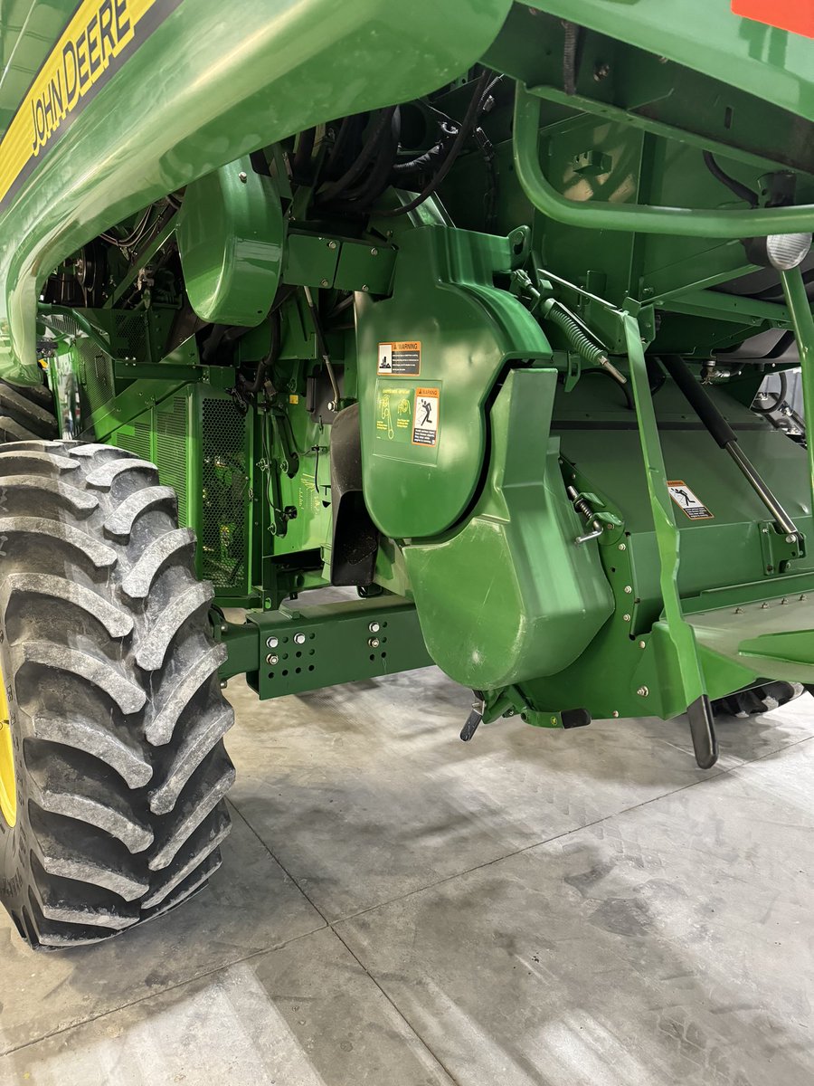 Bob_Devolder's tweet photo. 2011 JD 9570 STS Combine $117,000

3029 Engine Hrs
2124 Separator Hrs
2 WD, Big Top Carry Bin Extension 
Precision Planting YieldSense
Small &amp; Large Concaves
Auto Track Ready

Very well maintained combine in excellent shape.  Always stored inside. Field ready. 

Please RT https://t.co/wFqkjtBEPi