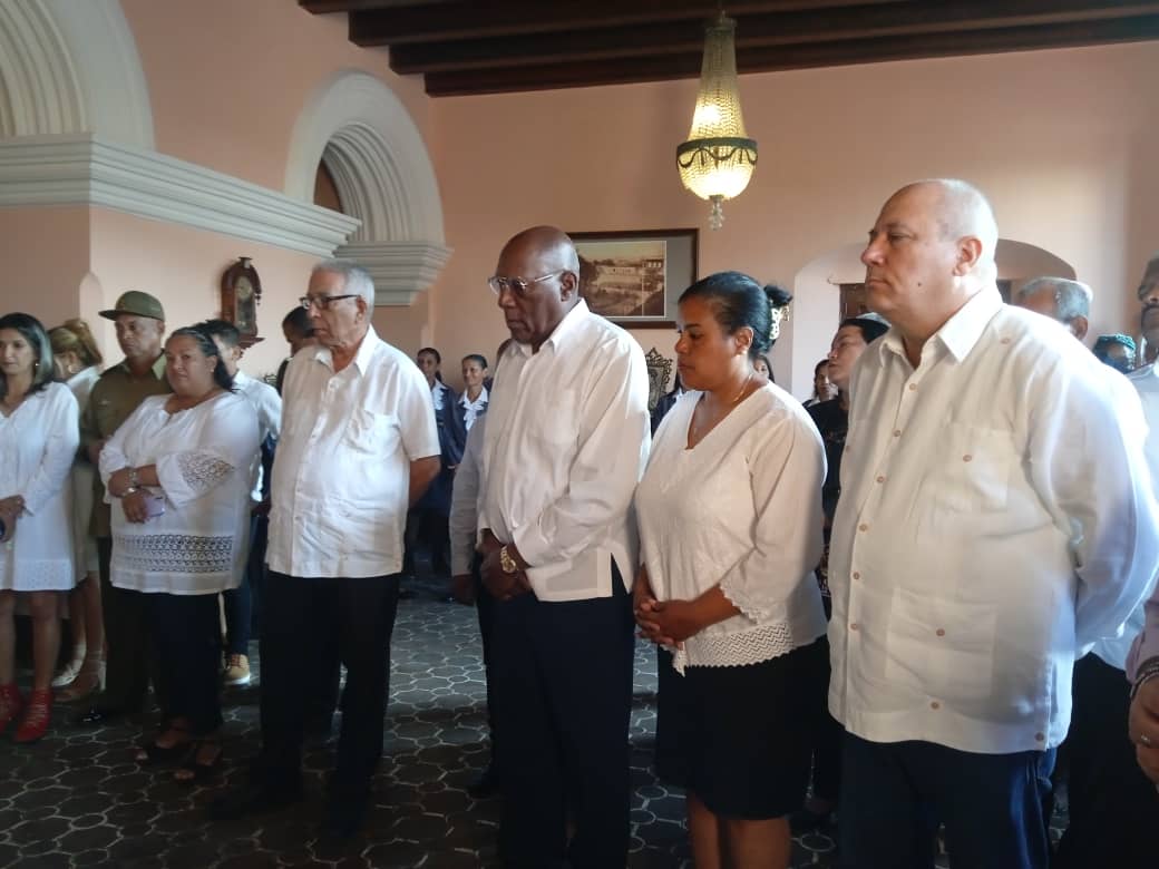 En compañía de autoridades del Gobierno y Partido en #Granma, el ministro de cultura y otras ilustres personalidades de la cultura nacional, participamos en diversas actividades por el natalicio del 'Padre de la Patria', Carlos Manuel de Céspedes🇨🇺.