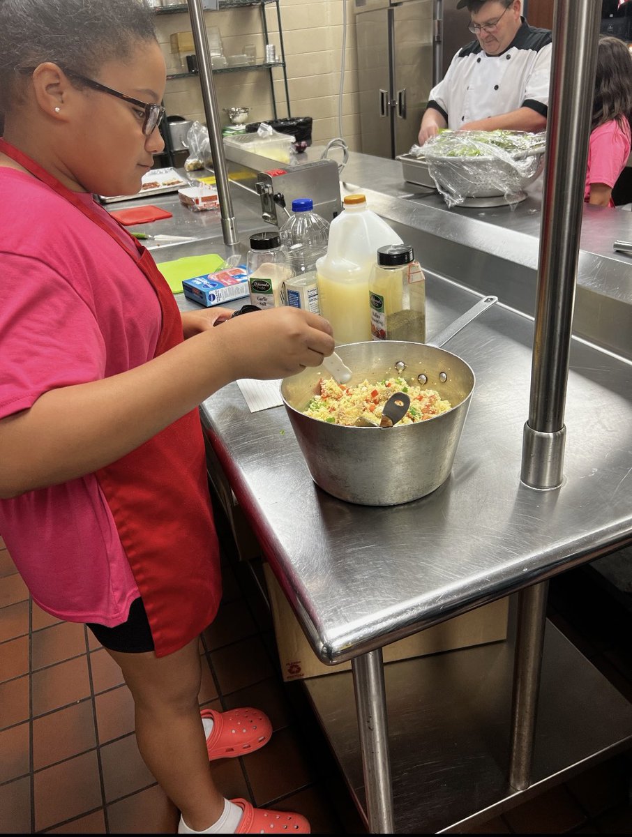 Another day of cooking with Chef Jack at @PittardPride ESP! They made homemade pizza, Couscous, salad with homemade vinaigrette and strawberry cookies!