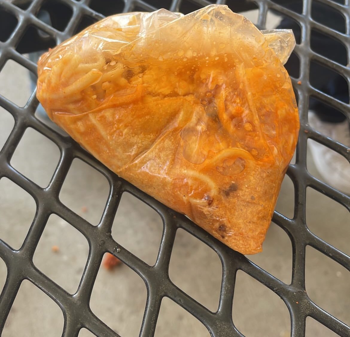 SinatraSus's tweet photo. Fuck they serving at school 😭 https://t.co/ljP2i6rs2n