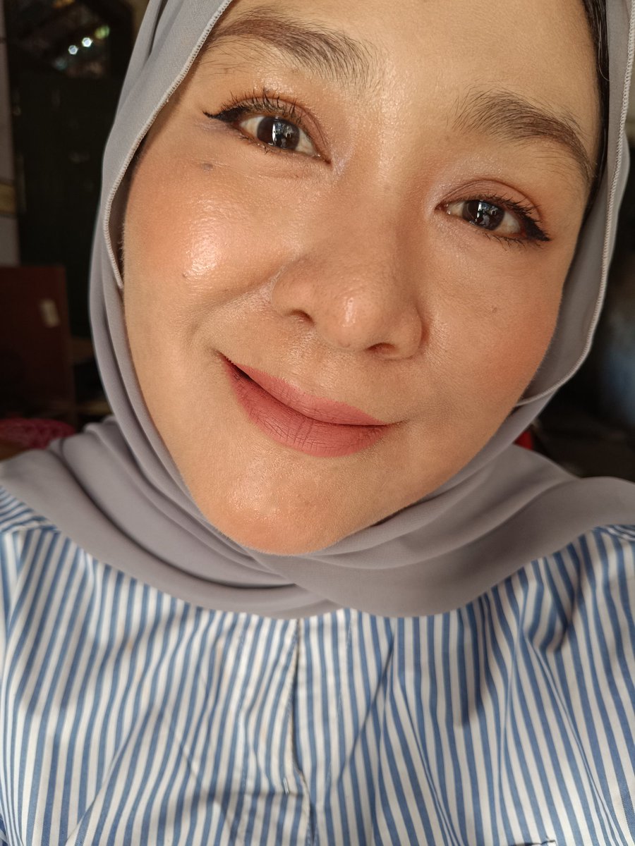 Skin barrier lagi rewel jangan pake sunscreen? RUGII DOONG ‼️ Kan ada ss yang aman dan nyaman dipakai kalo kulit lagi rewel begini 🫶 Mau coba ss ini itu juga tetep aja balik lagi ke Azarine Sunscreen 😍 #racuninsunscreen #racuninskincare #beereview