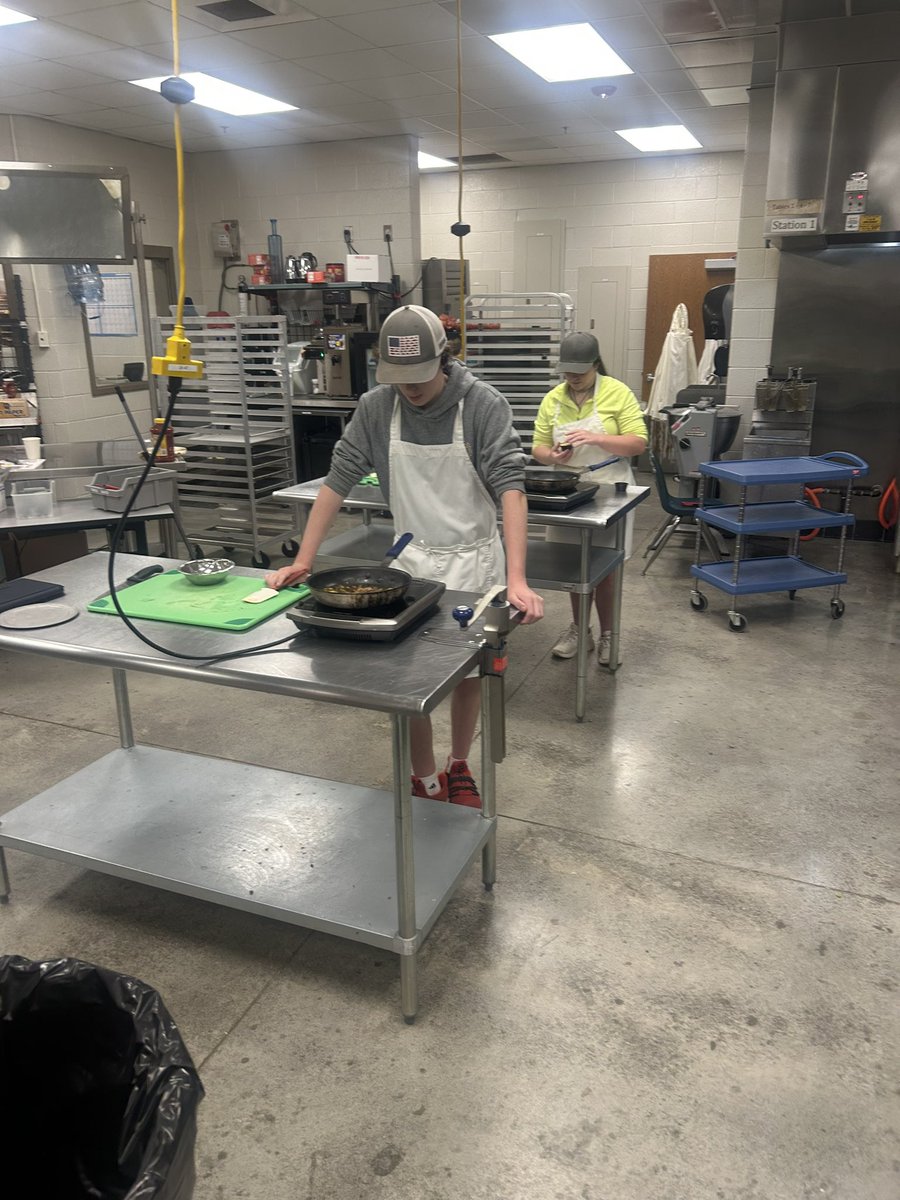 DawsonCulinary's tweet photo. A little stir fry today. https://t.co/KzKGBATiKh