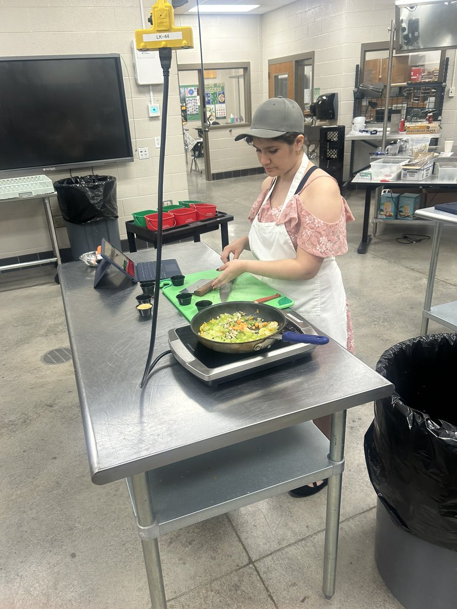 DawsonCulinary's tweet photo. A little stir fry today. https://t.co/KzKGBATiKh