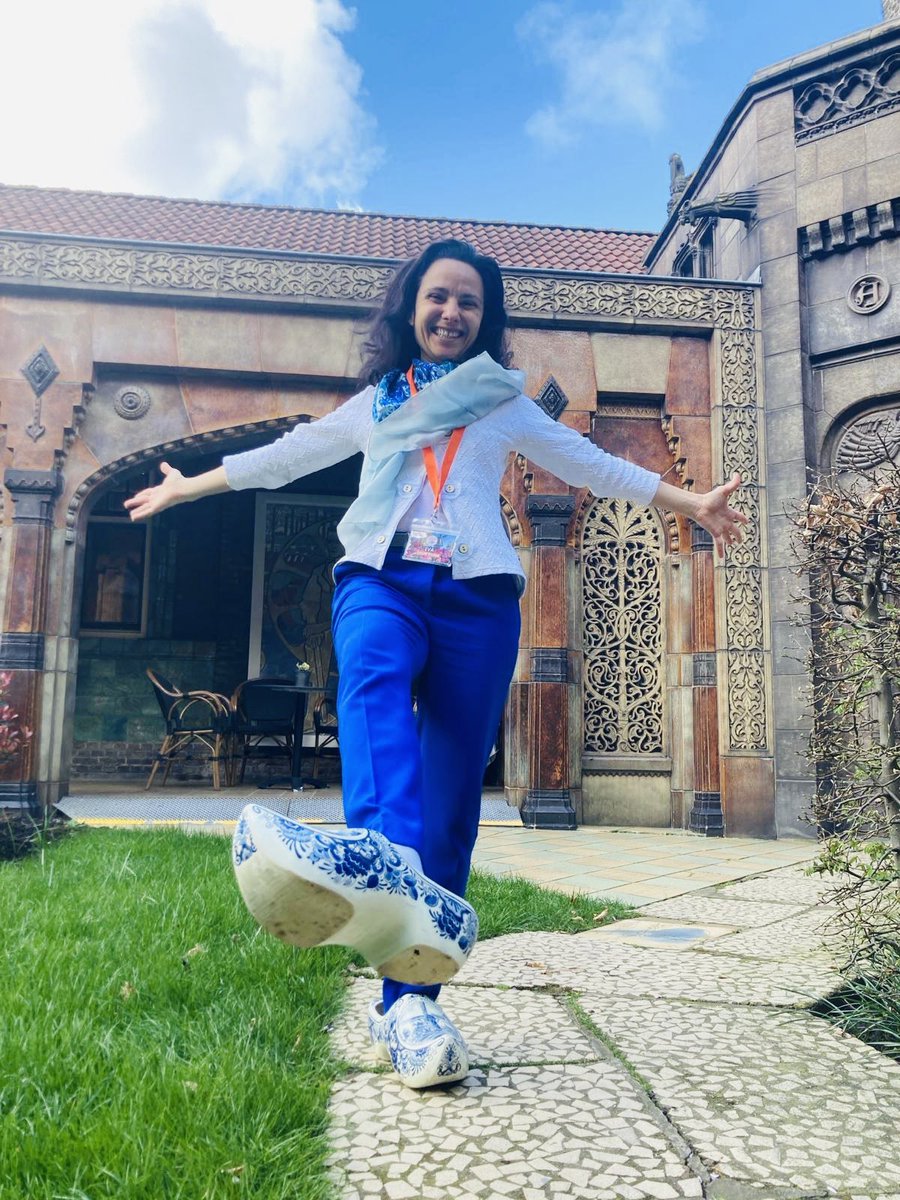 Like all our tour guides, Eva is always up for something! This is what #happyguiding is all about! ❤️🌷