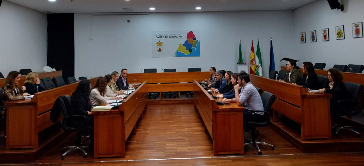 Pérez Custodio y García León presentan los cursos de formación del Proyecto Dipuforma a los delegados comarcales de empleo
mancomunidadcg.es/2024/04/18/per…