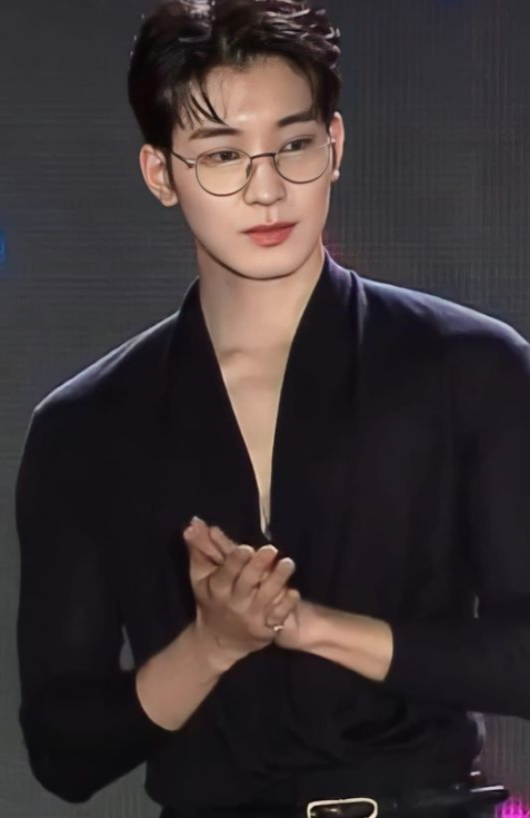 AboutMusicYT's tweet photo. SEVENTEEN's Wonwoo at the Golden Disc Awards, 2023. https://t.co/JAxQewVjp2