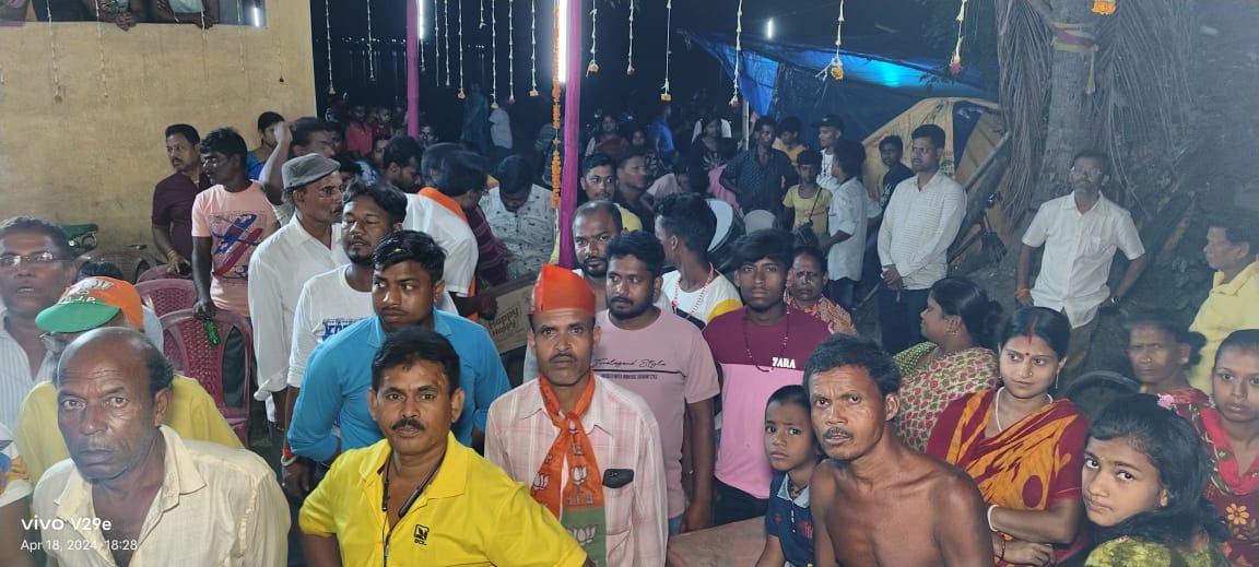 ArunPaulBJP's tweet photo. উলুবেড়িয়া দক্ষিণ বিধানসভার হীরাপুর অঞ্চলের হীরাগঞ্জ পুরাতন ঘেয়াঘাটে গঙ্গা পূজা অনুষ্ঠানে।
#joygangamata https://t.co/F1ehCc2Zwl
