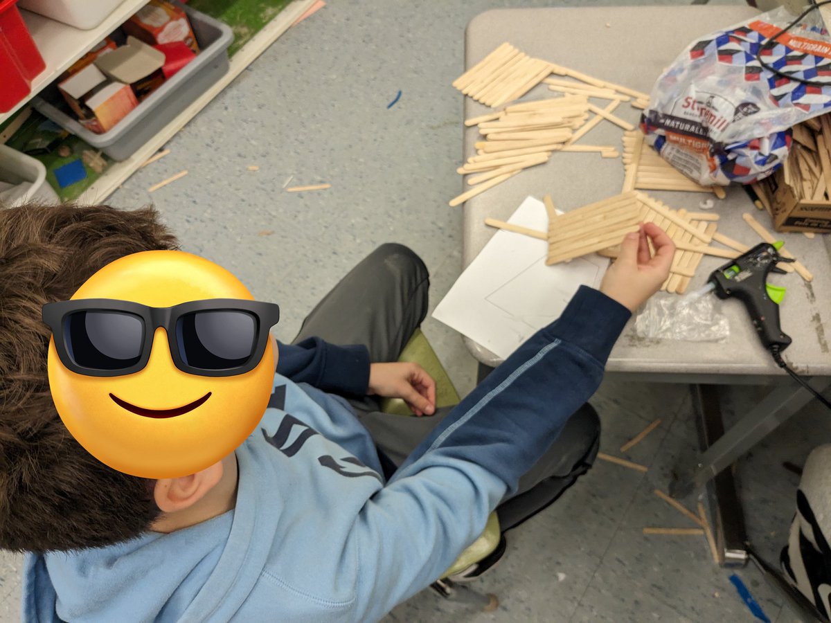 Applying our knowledge of congruency as we build 6 trapezoidal walls for our wind turbines. These will be assembled into a tall hexagonal tower that our turbine will sit on top of. The @TDSB_Ranchdale @LC2_TDSB @TOES_TDSB