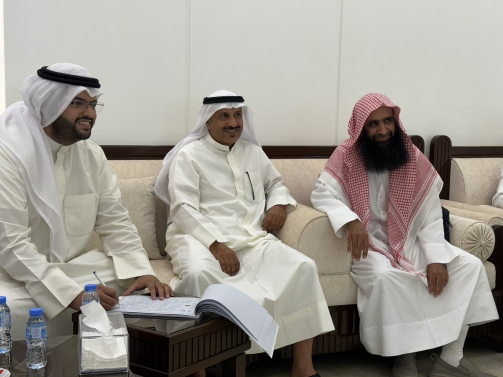 bdr2002's tweet image. بفضل من الله وتوفيقه، 
تم اليوم عقد قرآن الغالي 
م.معاذ عبدالله السرحان الذايدي الف مبروك.نسأل الله له التوفيق وان يرزقه الذرية الصالحة.