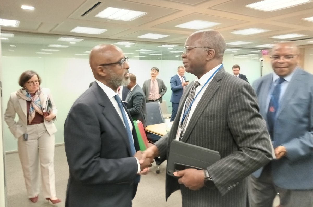 IMF AFRICA DEPT. & ZAMBIA BILATERAL MEETING: We appreciate warm compliments of @IMFAfrica Dept Director ABEBE SELLASSIE following our recent agreement with bondholders on restructuring 75% of debt under review. During a bilateral mtng, we briefed him & his team that we're in…