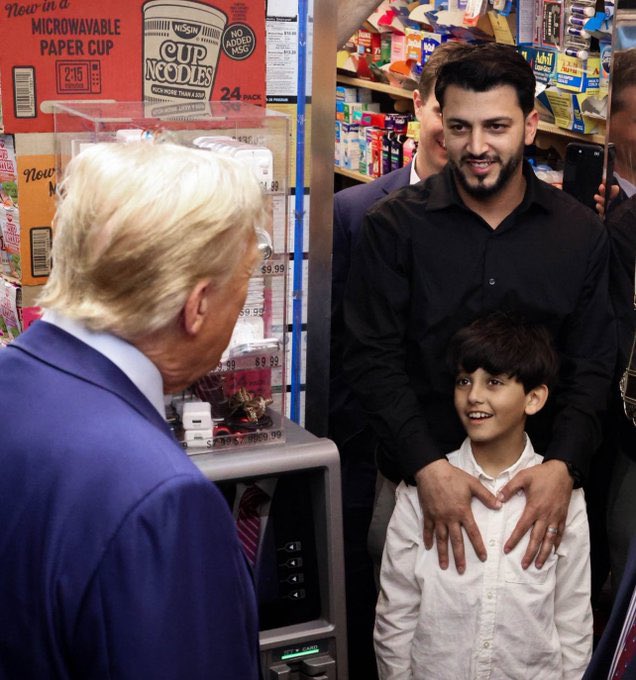 New York welcomes Trump - the look on this little boy’s face is priceless. Trump relates to the PEOPLE. #TRUMP2024ToSaveAmerica