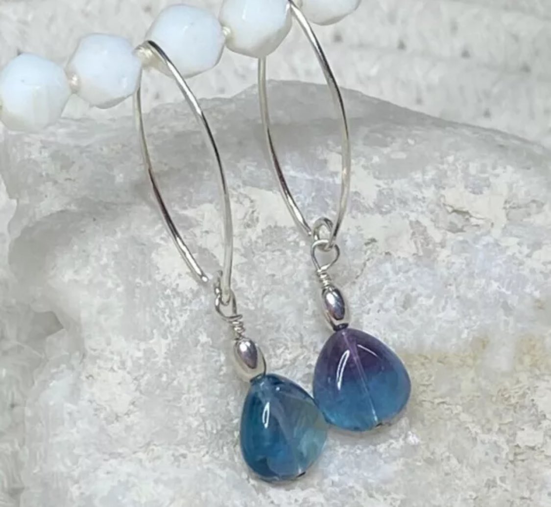 StuffWeFind1's tweet photo. Handcrafted Teardrop Shaped Sterling Wire Earrings with Fluorite Drops
https://t.co/j4KbipAoMD
#vintsge #handcrafted #earrings #sterling #gemstone #giftidea https://t.co/PthytRfxLu