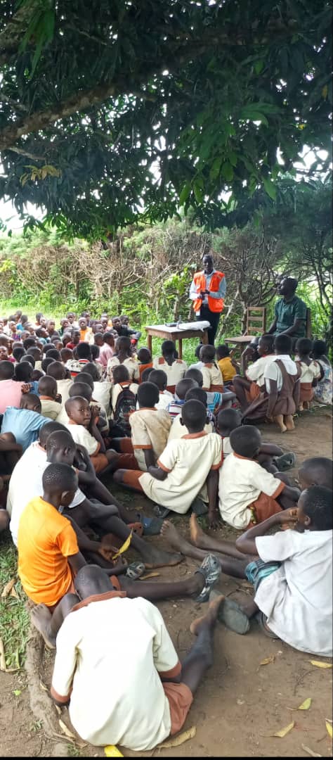 Our Sociologist @GwandayeB and Community Liaison Officer #Denisha_Akora have continued with Road Safety Awareness sessions at Kibanjwa and Kijonjomi Primary Schools and Nam High school in #Hoima and #Pakwach Districts in the #Albertine_Region. respectively. #ROAD_SAFETY #VIA