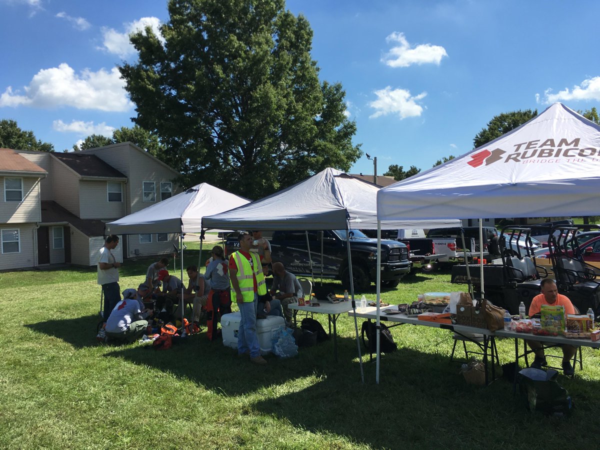 Big thanks to the amazing @TeamRubicon volunteers at Veterans Community Project of Sioux Falls! Did you know? Team Rubicon cleared the land for the first-ever VCP Village in Kansas City. They've been instrumental in almost all our villages across the US! 🌟