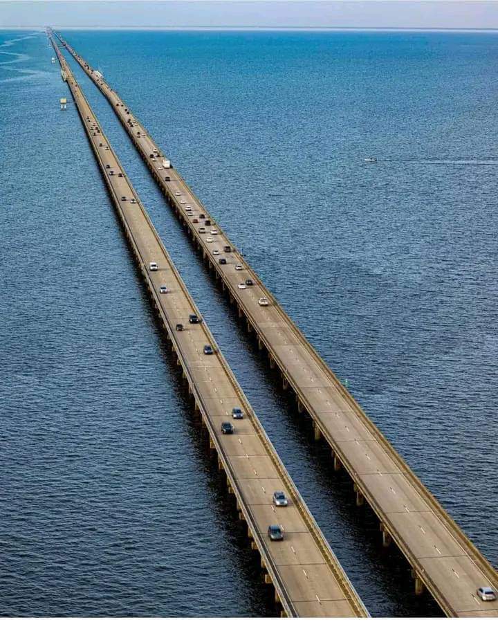 Lake Pontchartrain Causeway is an impressive bridge in Louisiana, USA, spanning over 23 miles across Lake Pontchartrain. One of the longest continuous bridges in the world and connects the north and south shores of the lake, providing a vital transportation link for the region.