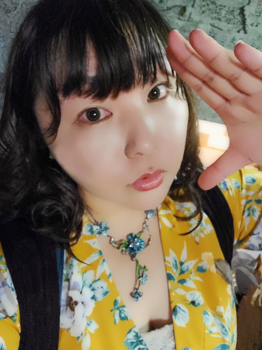 HanamaruBiyori's tweet photo. 数年ぶりのBLIND DATE、終了いたしました…！！！
お足元の悪い中ご来場いただき、ありがとうございます…！
あっという間だったよー！
自分のステージ終わってから楽屋で汗と涙で目が真っ赤になって、そのあとみんなとのステージで今度はステージ上で涙出てきちゃって…終始、妖怪赤目女でした。
（写真も既に泣いた後で赤い）
お客様が皆様本当に本当にあったかくて笑顔がいっぱいで…またステージ上からそれを見られた事が嬉しくて嬉しくて。
楽しかった！
何と…次回LIVEも決定しました。

＿人人人人人人人人人人人人＿
 ＞　次回は10月24日(木)！　＜
 ￣Y^Y^Y^Y^Y^Y^Y^Y^Y^￣

また皆様に会える！！！
ﾜｧ───ヽ(*ﾟ∀ﾟ*)ﾉ───ｲ

ちゃんと想いが届けられるように…
精進するぞー！

#BD133
