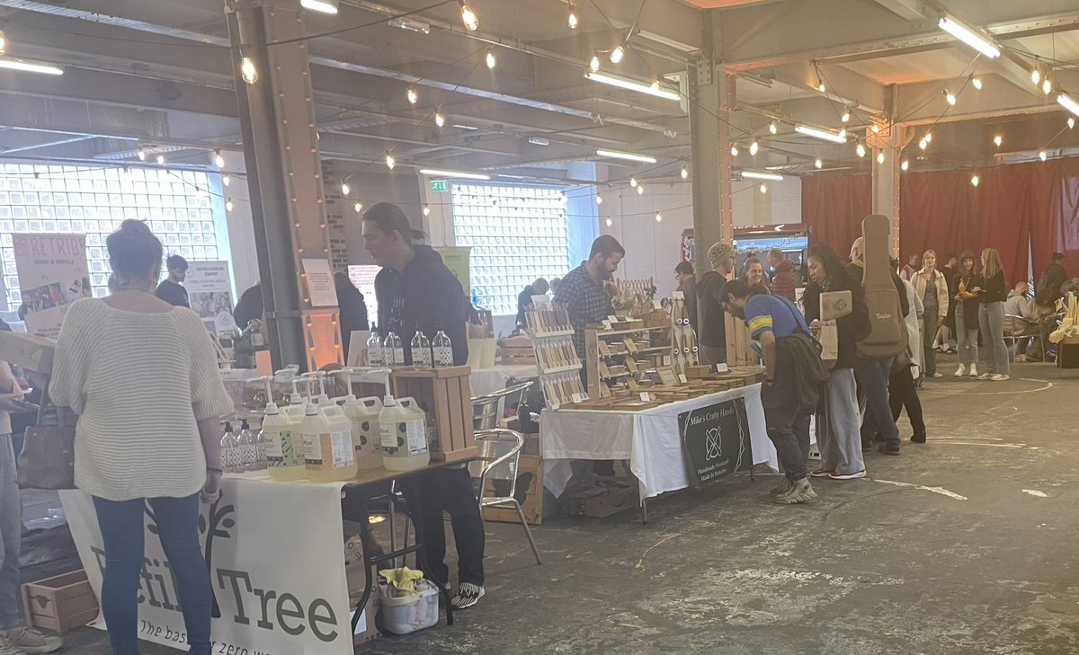 MarieTouray1's tweet photo. The Plastic Free Market held by @SheffActPlastic kicked off the upcoming Earth Day with the theme #PlanetvsPlastic. Small businesses showcased sustainable products.

See this video story to learn more about sustainablity in Sheffield and Earth Day.

https://t.co/uuXEhyIhBM https://t.co/irvKyoX0zn