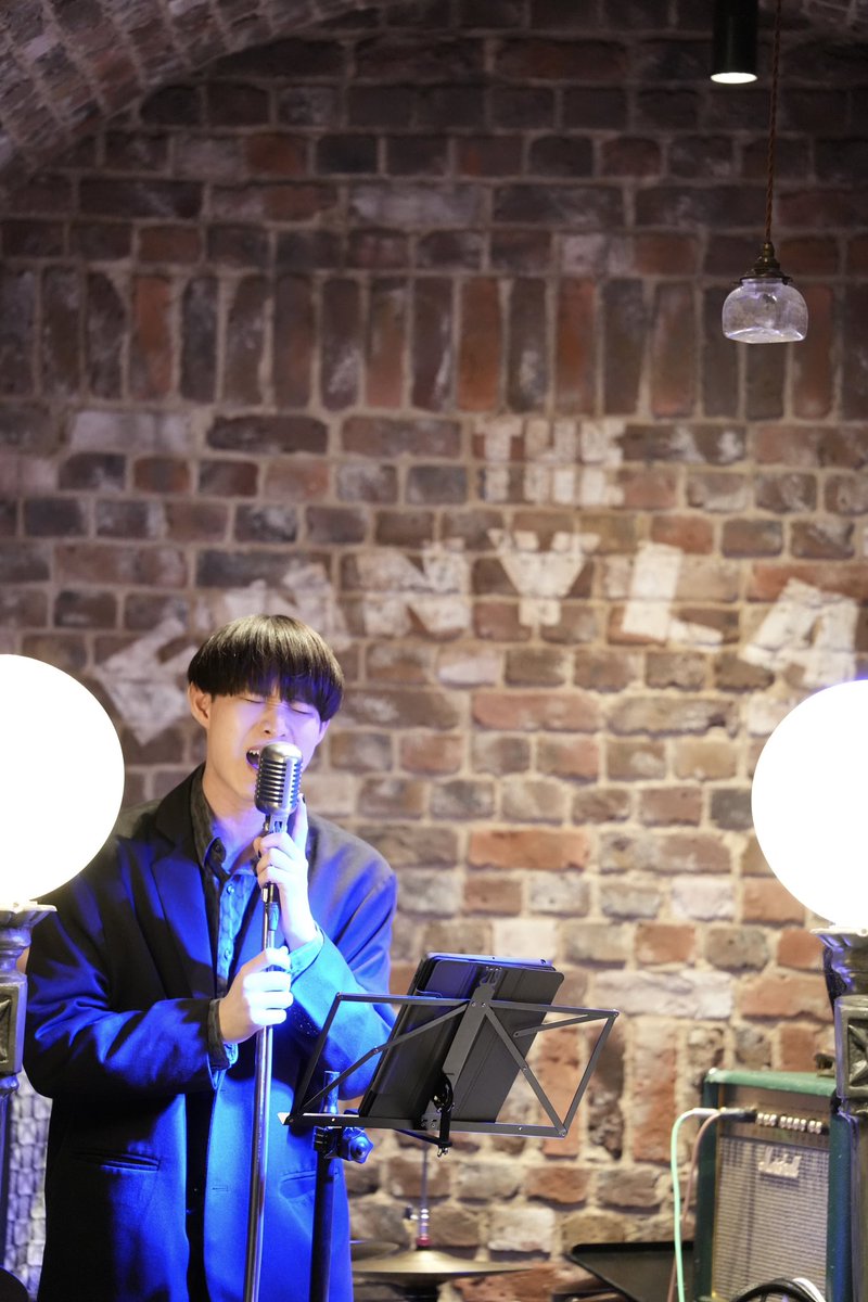 kazuajeossi65's tweet image. スカイツリー ペニーレイン
Jazz live

甲斐良信 Session Band
&amp;amp;あねそかり

ジャズライブは初めてやったけど、そかり君カッコよ過ぎて、、💓
ジャジーなRooibos最高👍✨
イントロ始まる前から素敵やん💓🍄

#あねそかり #Rooibos #シンガーソングライター #甲斐良信SessionBand #jazzlive