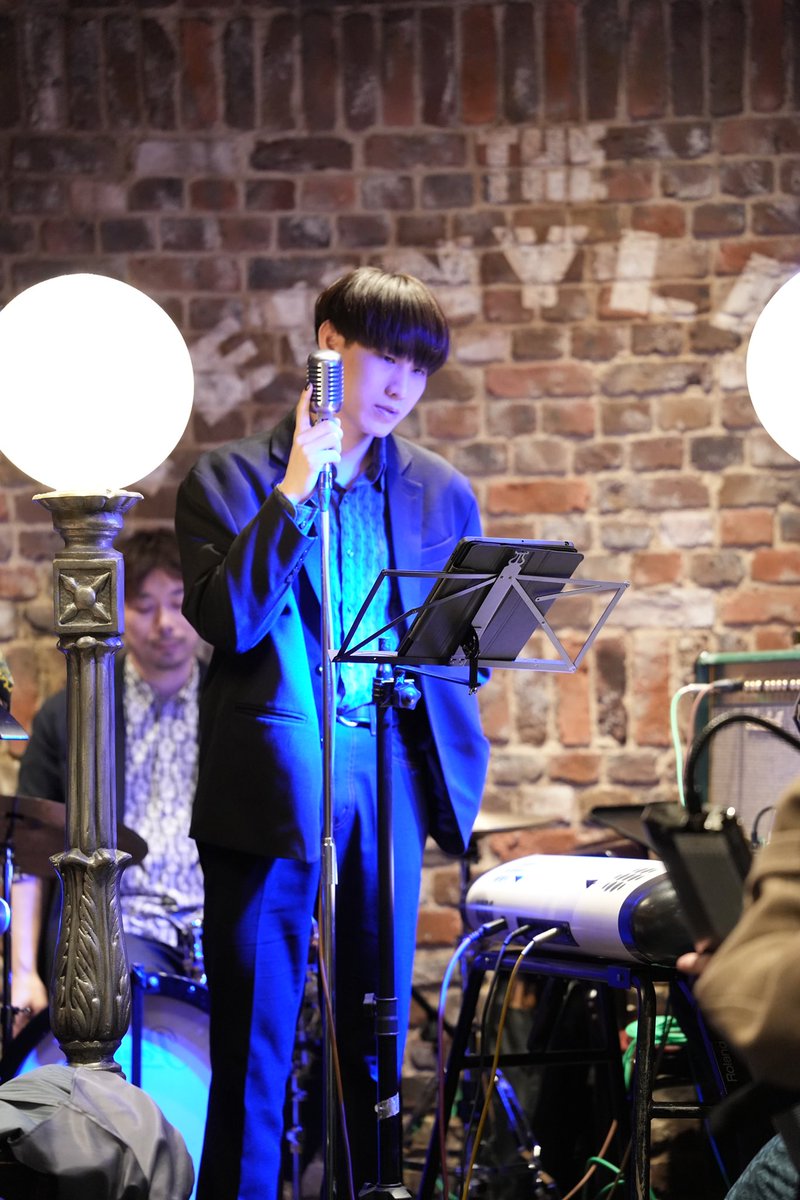 kazuajeossi65's tweet image. スカイツリー ペニーレイン
Jazz live

甲斐良信 Session Band
&amp;amp;あねそかり

ジャズライブは初めてやったけど、そかり君カッコよ過ぎて、、💓
ジャジーなRooibos最高👍✨
イントロ始まる前から素敵やん💓🍄

#あねそかり #Rooibos #シンガーソングライター #甲斐良信SessionBand #jazzlive