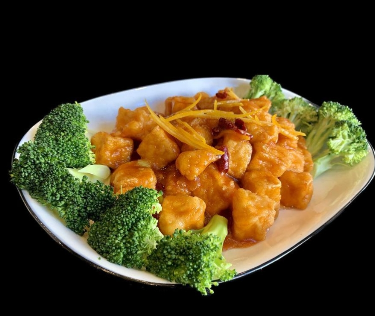 Craving authentic Chinese?  Ming's in #KFVC offers delicious stir-fries, dumplings & more! Experience the essence of traditional cuisine. #RockvilleMD #ShoppingCenter #MingsChineseFood