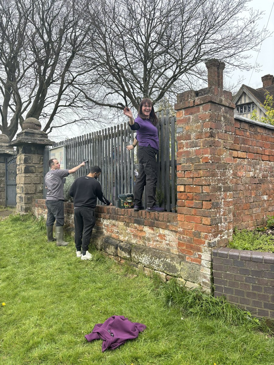 spearheadtrust's tweet photo. Volunteering team helping us to brighten us the place.
Thank you to all those involved. https://t.co/vivIEuBBTY