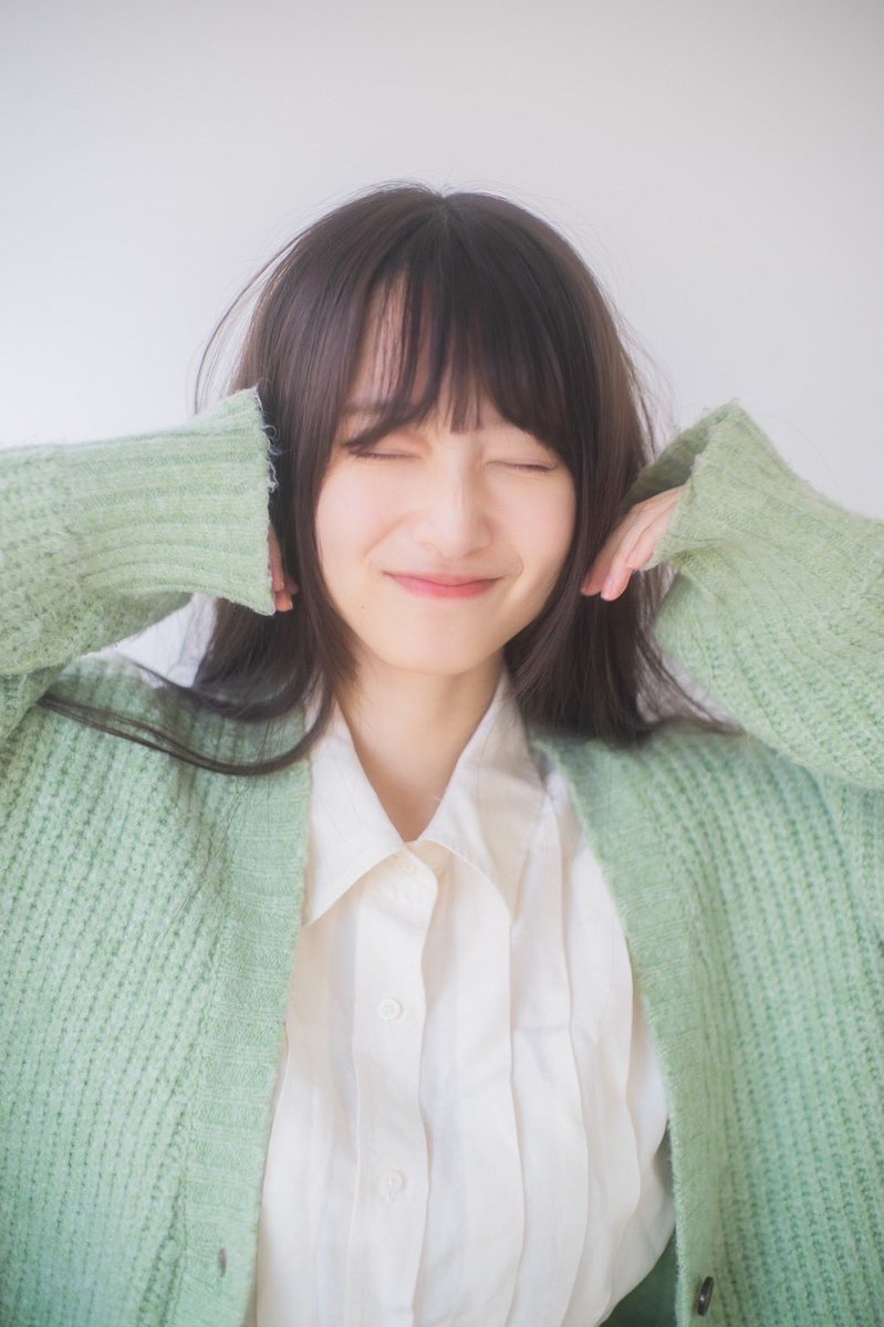 なな tweet media