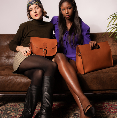 Unisex Retro Dust Duo Company rustic shoulder bags #handmade in #eco luxe thick tanned Italian leather #supportlocal classic designer handbags by Italian artisans #gifts attavanti.com/brands/dust free UK delivery #firsttmaster #MadeInItaly #SmallBizUK