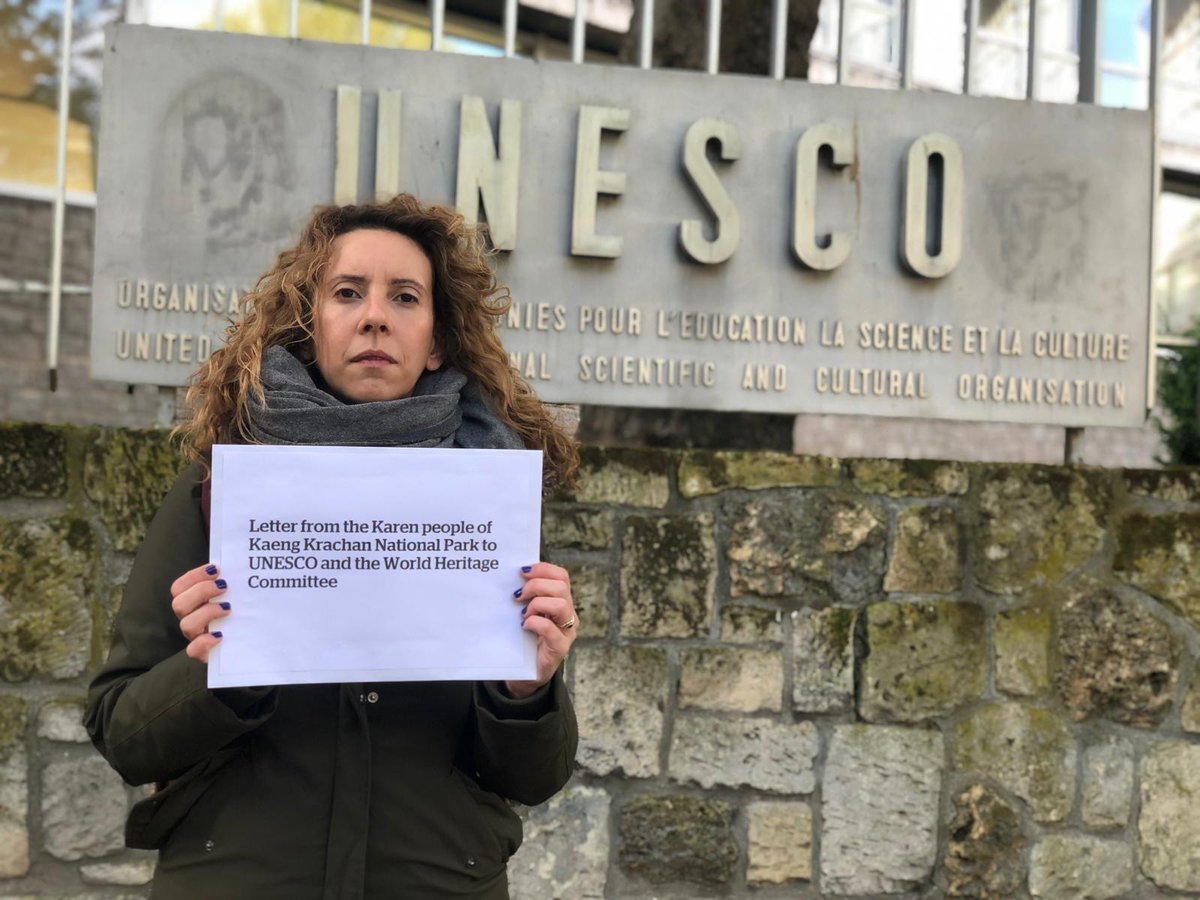 Oggi, i nostri colleghi di @survivalfr hanno protestato di fronte all’@UNESCO, a cui hanno consegnato anche una lettera del popolo indigeno Karen la cui casa... 1/2