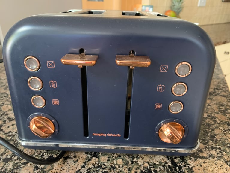 This toaster dalam wishlist i and i rasa it should be in everyone wishlist too sebab cantik dia tak dibuat-buat kome (ง ͠ಥ_ಥ)ง