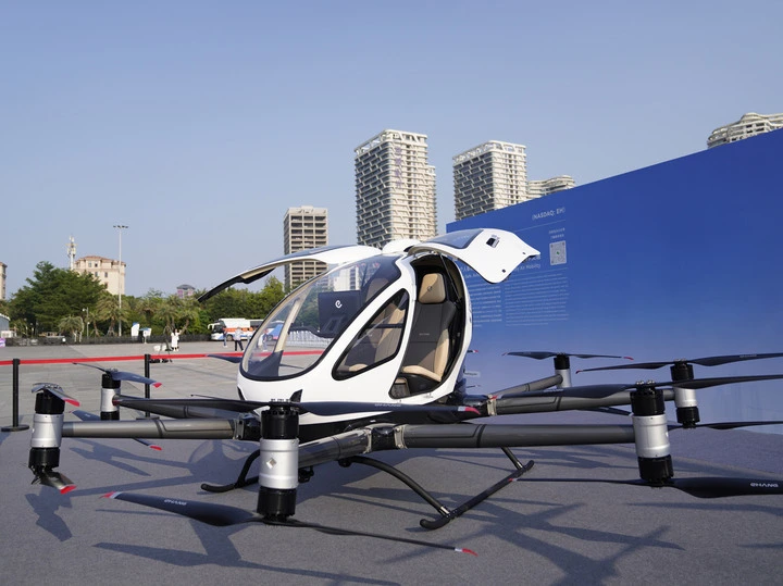 At this year’s #Hainan #Expo, two #unmanned #aerial #passenger vehicles for carrying, brought by Chinese tech company #EHang, drew widespread attention. The tech company plans to further develop projects around Hainan’s unique cultural and tourism scenarios in the future. #AI