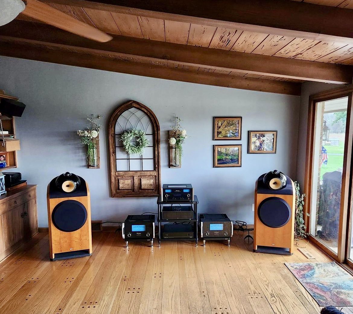 Solidsteel_IT's tweet photo. Wonderful personal audio space with #solidsteel supports to sustain great audio components. 
S3-3 as central rack and HY Series amp stands.
Thanks Seattle Hi-Fi for sharing.
#hifi #hifirack #audiophile #highfidelity #highendaudio https://t.co/BTnHUPkQnb
