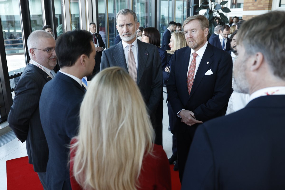 CasaReal's tweet photo. 🇳🇱 El Rey preside, junto al Rey Guillermo de los Países Bajos, el Foro empresarial España-Países Bajos dedicado a finanzas tecnológicas y ciberseguridad que se celebra estos días en Ámsterdam.

➡️https://t.co/wIvy5wipWE https://t.co/0wFkDJ4W8j