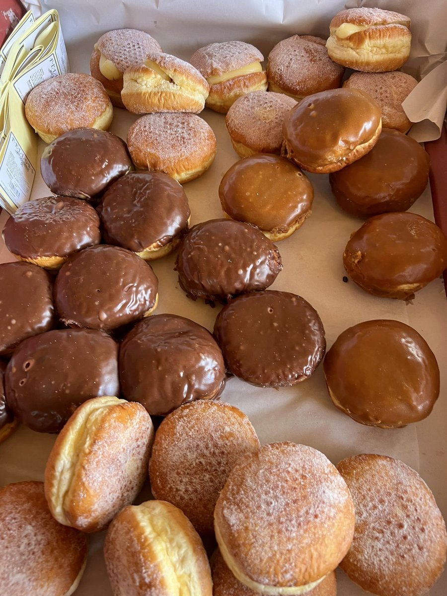 YUM 😋

These gorgeous donuts are available every Saturday from the farm shop! Baked with love by our baker David Bunn from Fellows Bakery 🌾

Which are you choosing: Custard, Jam or Caramel?*

*One of each is an appropriate answer also 🍩