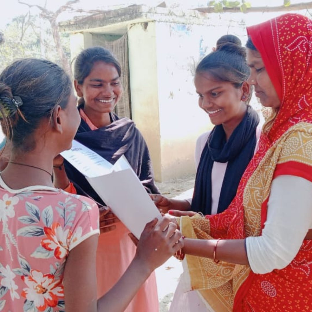 A flashback to a significant day in the #UnmuktAdolescent Program as parents beamed watching their #youngchangemakers receive certificates, closing Cohort 1. 3328 adolescents from Sidhauli and Reusa Blocks united for change, Initiating a lifelong empowerment journey.